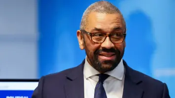 وزير خارجية بريطانيا يحول نفسه للتحقيق بسبب صيده للسمك دون ترخيص