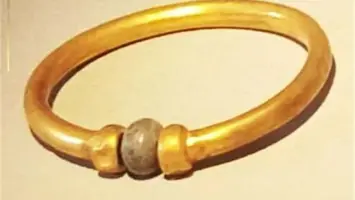 التحقيق في اختلاس قطعة أثرية من المتحف المصري