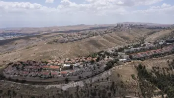 بريطانيا تدعو إسرائيل لوقف بناء المستوطنات في الضفة