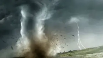 عواصف عاتية تضرب أوروبا وتؤدي إلى اضطرابات في حركة النقل