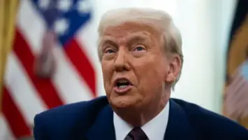 ترامب يطلب تعويضات مالية ضخمة من وزارة العدل الأمريكية