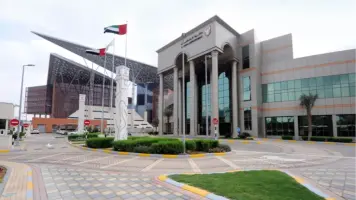 محكمة أبوظبي تفرض غرامة على موظفة لاختلاس 36.9 ألف درهم