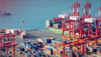 موانئ دبي العالمية تبدأ عملياتها في ميناء طرطوس