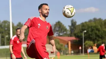 الأهلي يقترب من تجديد عقدي أحمد عبد القادر وحسين الشحات