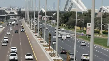 الإمارات: إبتداءا من غد منع حركة حافلات العمال على هذا الطريق