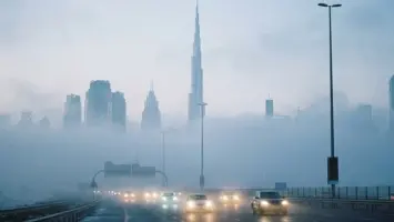 طقس الإمارات اليوم الأربعاء 3 ديسمبر: سحب منخفضة تغطي السواحل وفرص لتشكل الضباب.. إليك التفاصيل