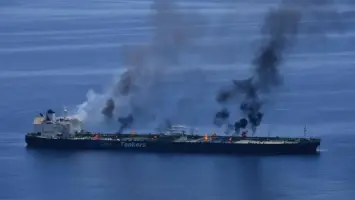 البعثة البحرية الأوروبية ... الظروف غير مواتية لقطْر ناقلة النفط اليونانية المشتعلة