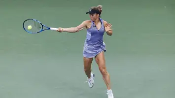بوتينتسيفا تعتذر لحاملة الكرات عن سلوكها في بطولة أمريكا المفتوحة