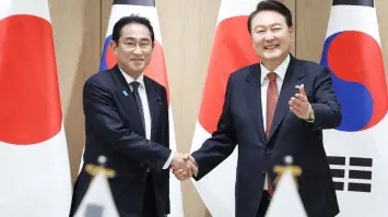 رئيس الوزراء الياباني يختتم ولايته بزيارة لكوريا الجنوبية لتعزيز العلاقات الثنائية