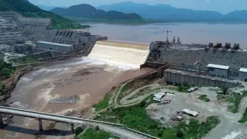 إثيوبيا تضطر لفتح بوابات سد النهضة بعد التوترات مع مصر