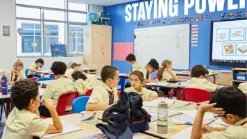 الإمارات تعتمد 26 دوراً توجيهياً للطلاب وأولياء الأمور بالمدراس الحكومية