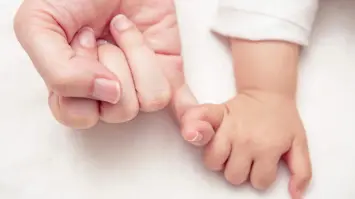 إطلاق خدمة الزيارات المنزلية لدعم الأمهات الجدد في أبوظبي