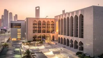 المركزي الإماراتي: تقسيط المشتريات بدون فوائد عبر الشركات الممولة