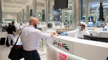 الإمارات: الهيئة الاتحادية تسمح بمغادرة "مخالف الإقامة" رغم انتهاء التصريح