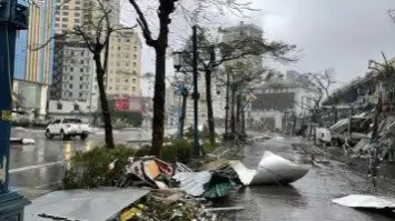 العاصفة هيلين تضرب كوبا وتتحول إلى إعصار يهدد ساحل فلوريدا