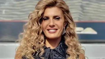 الفنانة فيدرا تثير الجدل.. الكلاب ساعدتني على الصلاة