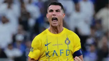 كريستيانو رونالدو يفتح باب التوظيف بعقود دائمة وإجازات 50 يومًا