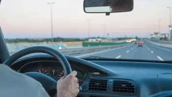 UAE to Automatically Open Traffic Files for Residents at 18