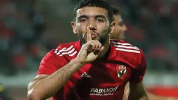 الأهلي يُعلن عرض أحمد قندوسي للبيع رسميًا