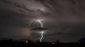 غارات إسرائيلية جديدة على لبنان تستهدف قياديين في "حزب الله"