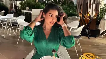 ياسمين صبري تخطف الأنظار في أحدث إطلالة لها من مدينة موناكو الفرنسية