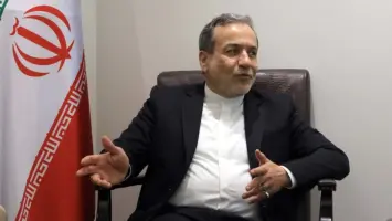 وزير خارجية إيران يستمتع بـ«الكشري» و«الأرز بلبن» في قلب القاهرة