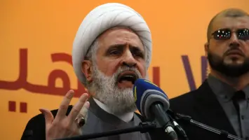 الشيخ نعيم قاسم يغادر إلى إيران بسبب الهجمات الإسرائيلية