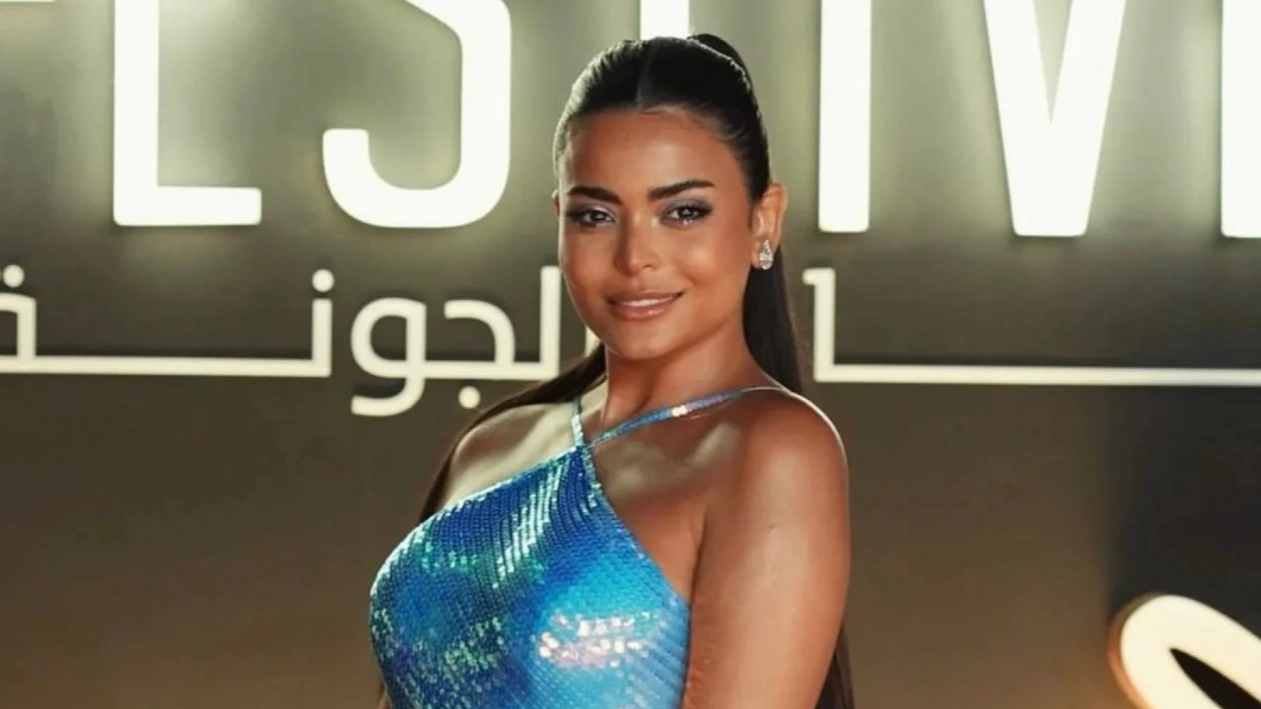 أمينة خليل تثير الجدل بعد حذفها صورة لـ أسماء جلال من حسابها