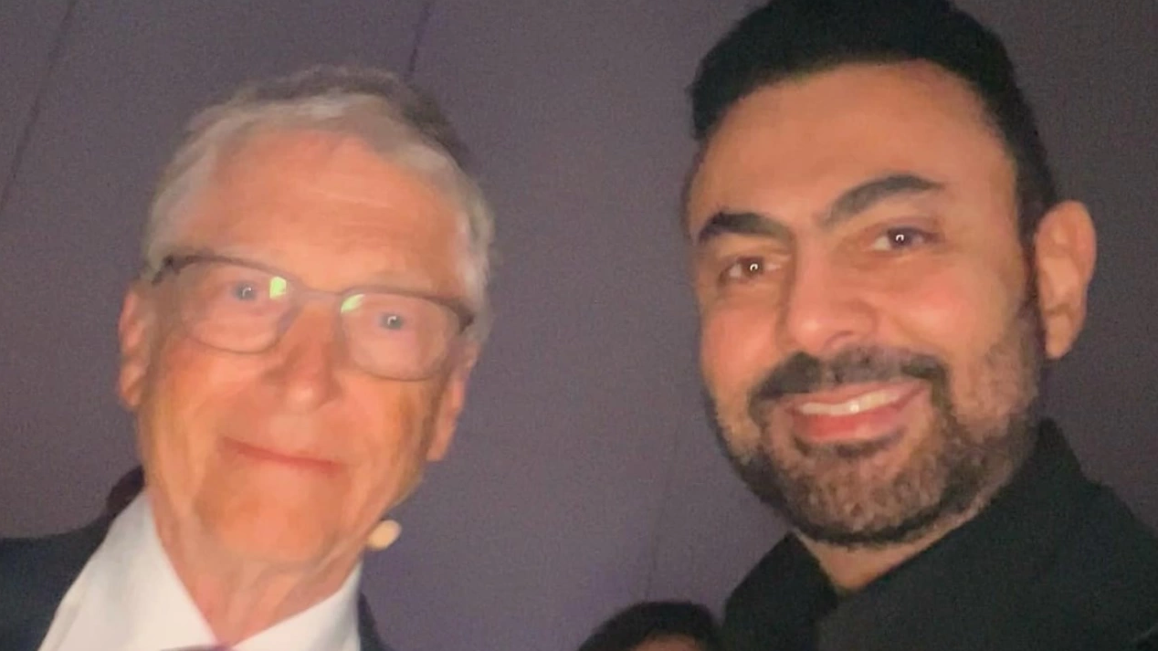 محمد كريم يثير الجدل بعد ظهوره مع رجل الأعمال "بيل جيتس"