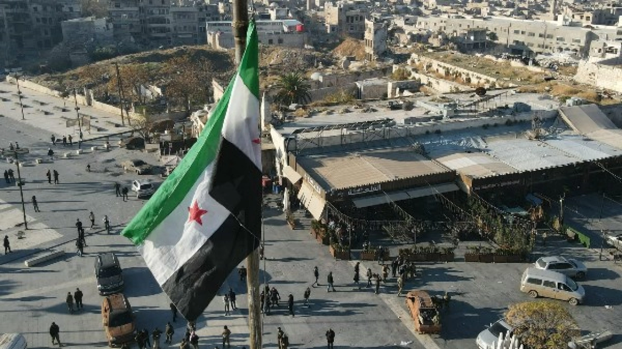 المركزي يتعرض للنهب...اقتصاد سوريا داخل دوامة سقوط النظام