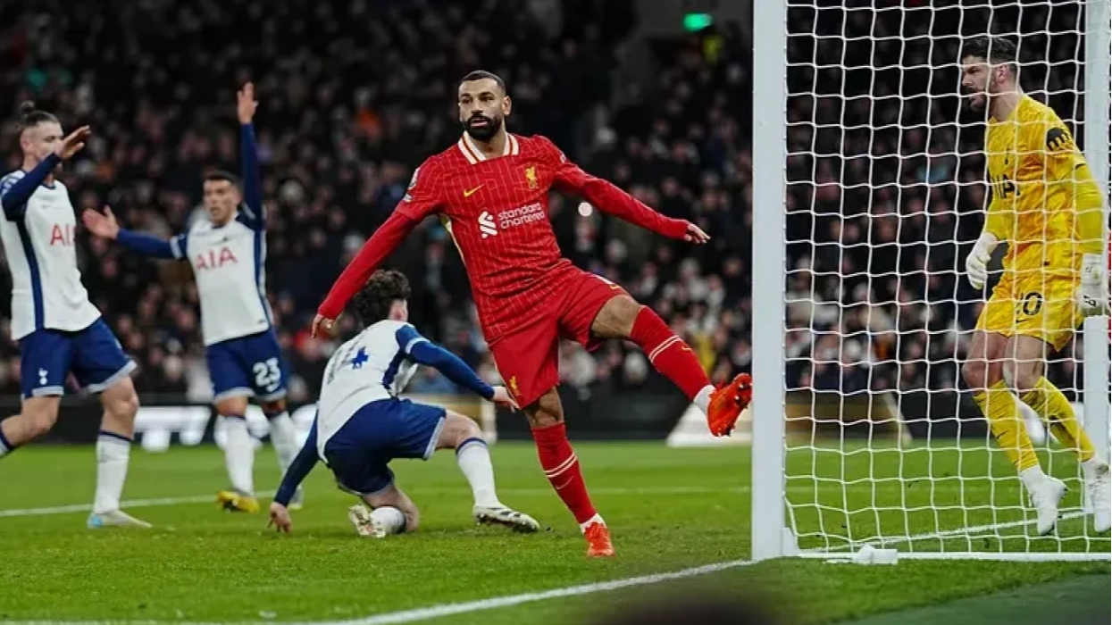 محمد صلاح يثير الجدل مجددًا حول مستقبله مع ليفربول وينفي شائعات التجديد