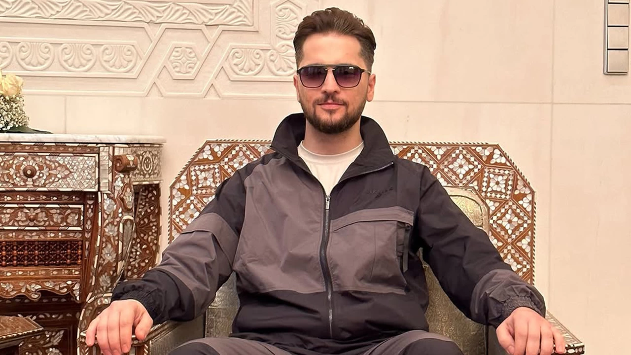 جلس على كرسي الرئاسة .. تيكتوكر سوري يشعل مواقع التواصل