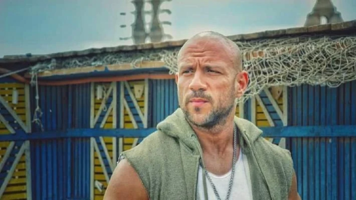 انسحاب هاني سرحان من تأليف مسلسل "الغاوي" بطولة أحمد مكي