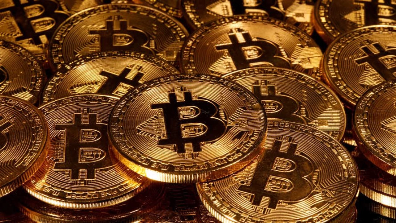 «البتكوين» في مصر تداول غير رسمي... الإفتاء تحذر من التعامل بها