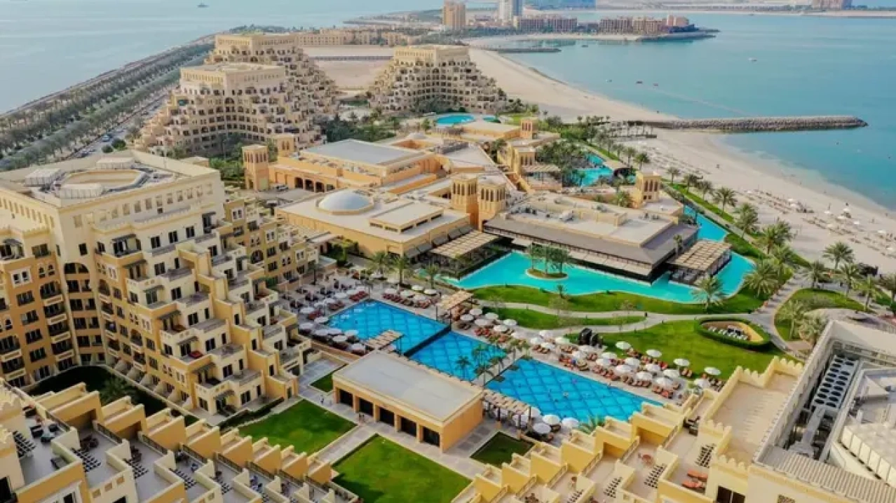 رأس الخيمة تستعد لافتتاح منتجع فاخر ومجمع سكني تحت علامة «ذا لاكشيري كولكشن»