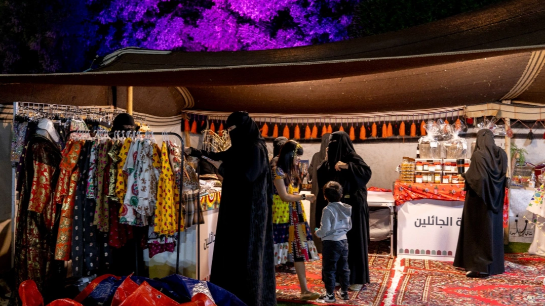 نجاح فعالية بسطة خير السعودية في سوق برزان بحائل: دعم كبير للباعة الجائلين