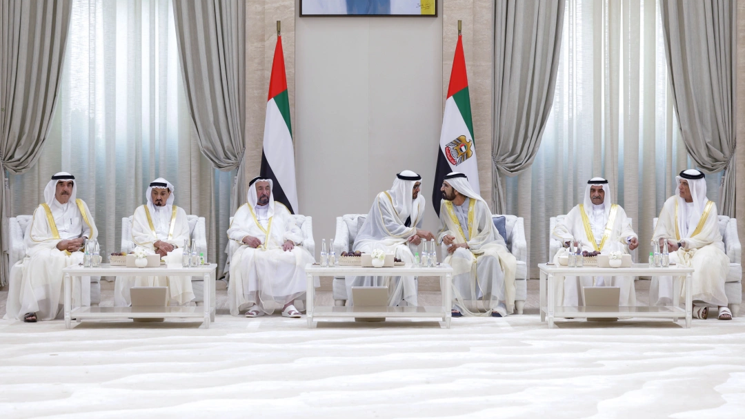 محمد بن زايد يستقبل حكام الإمارات بمناسبة عيد الفطر المبارك