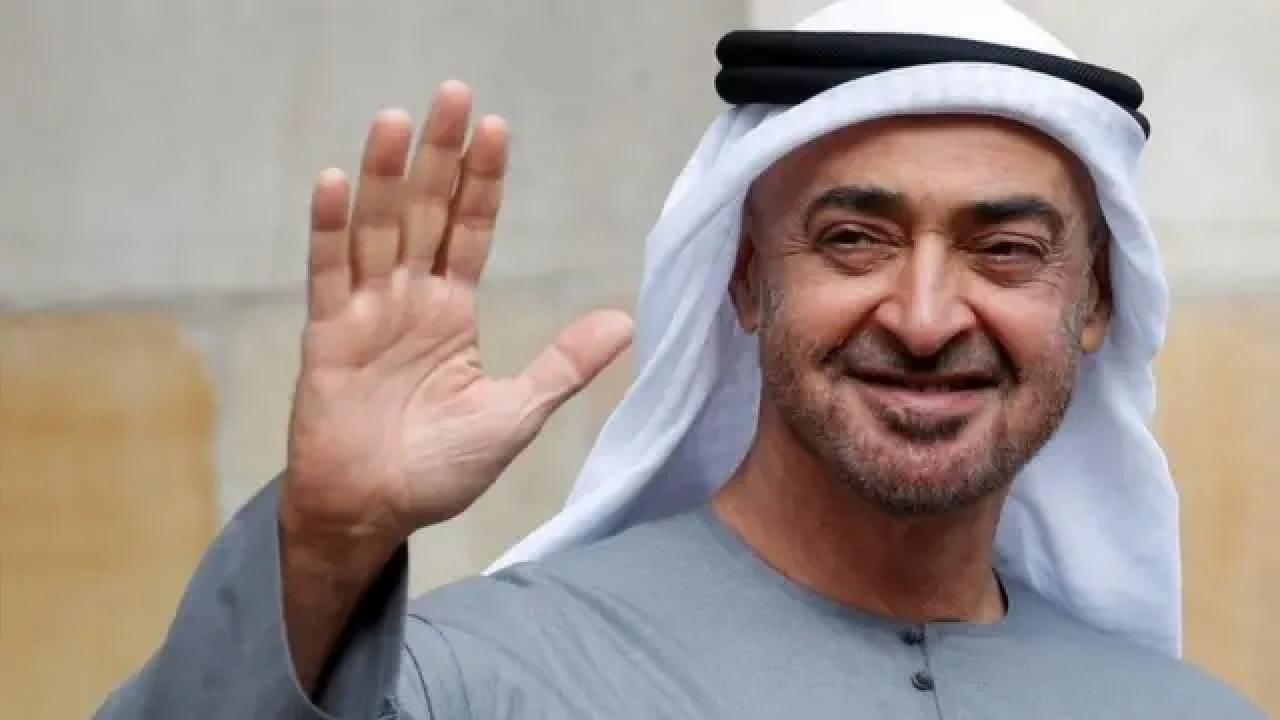 محمد بن زايد يؤدي صلاة عيد الفطر في جامع الشيخ زايد بأبوظبي