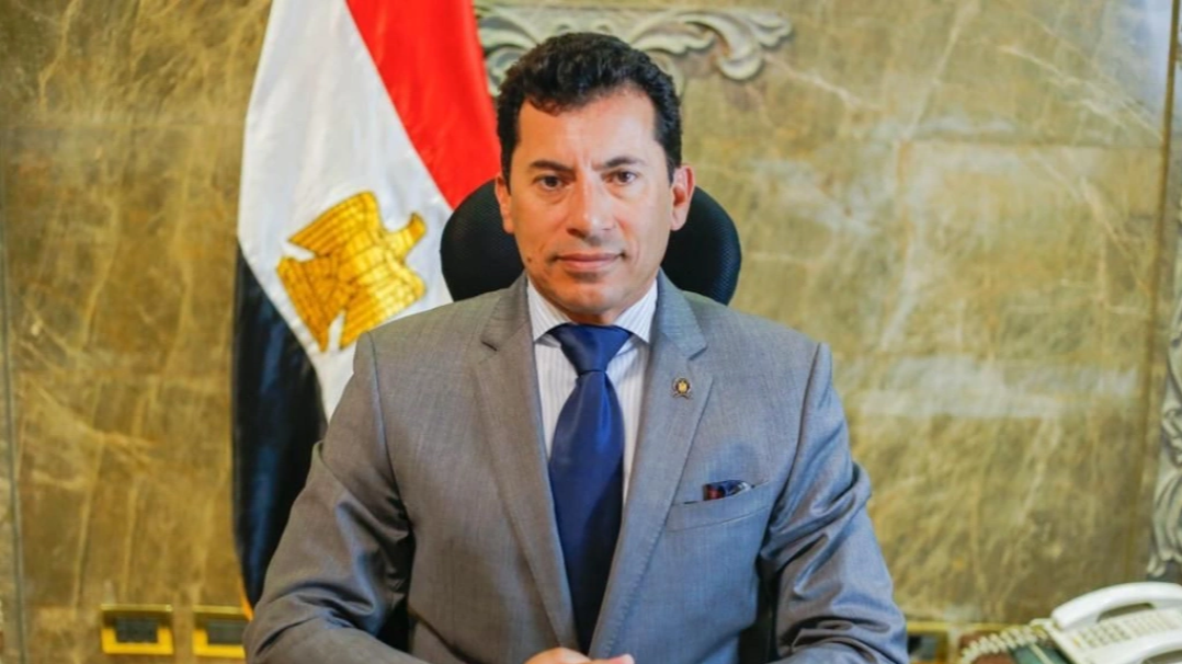 وزير الشباب والرياضة يستقبل محمد زكريا في مطار القاهرة ويؤكد دعمه لتطلعاته الرياضية