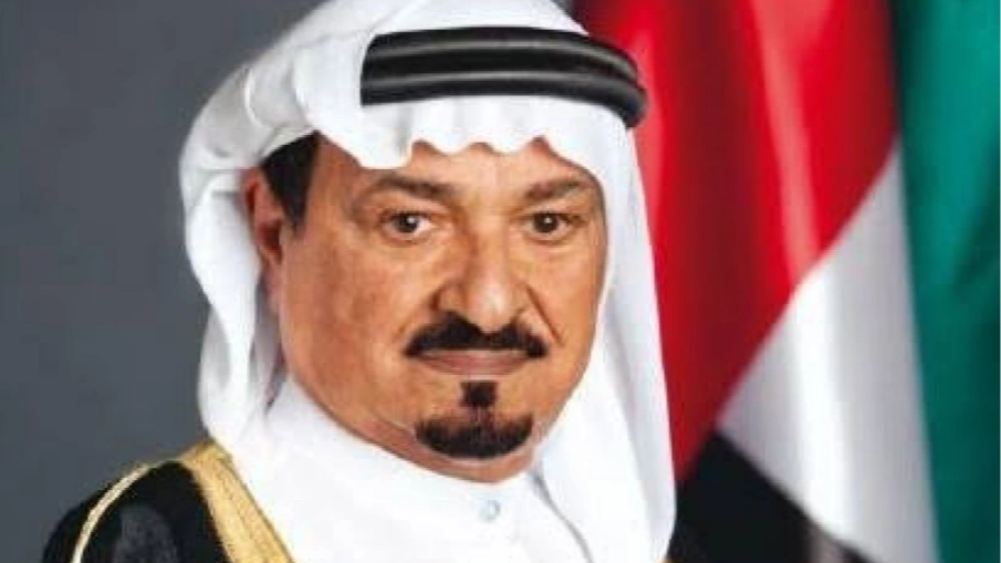 حاكم الشارقة يؤدي صلاة عيد الفطر المبارك في مصلى البديع