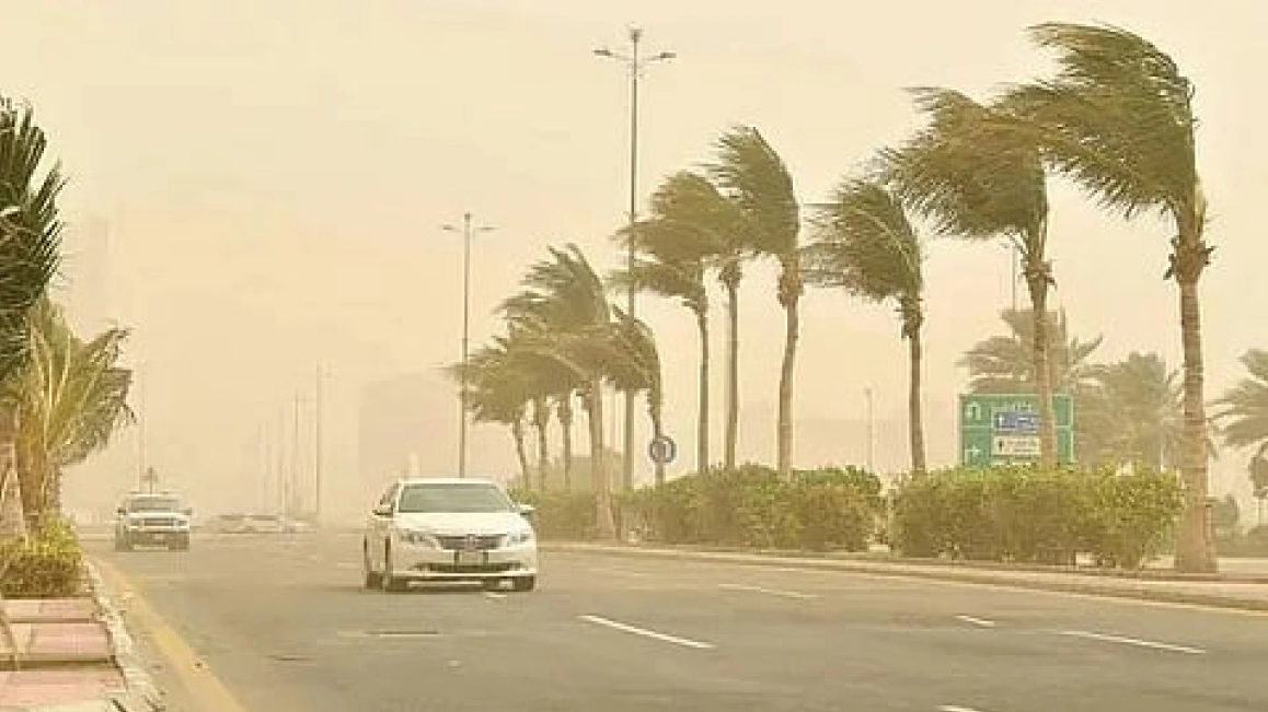 تحذيرات الطقس في جازان: إنذار أصفر لمناطق متعددة