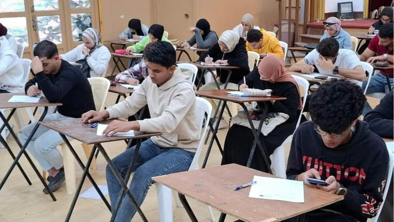 إعلان إجازة نهاية السنة 2025 للمدارس والجامعات