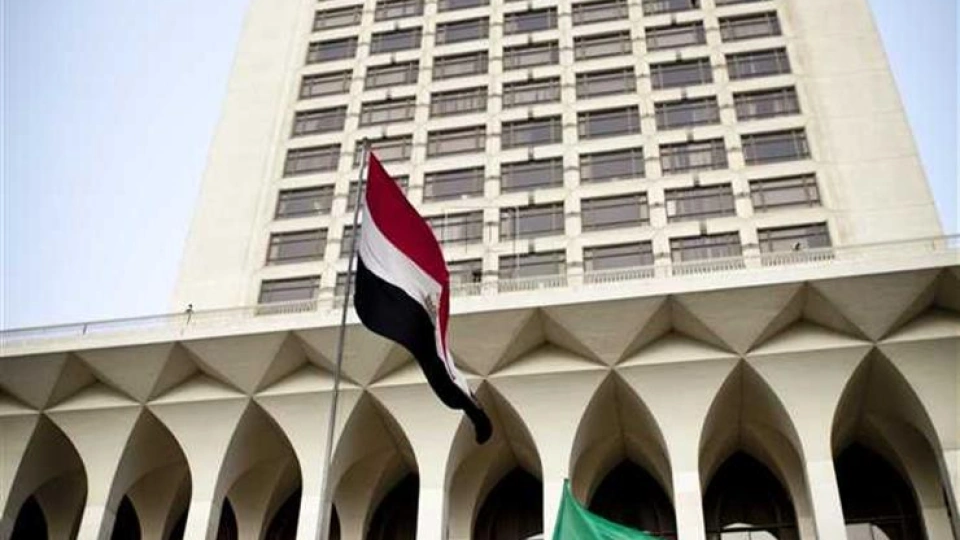 إلى أين يتجه الوضع في ليبيا؟ مصر تدعو للتهدئة وتخصص رقم طوارئ لرعاياها