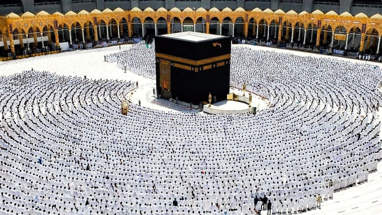 الحجاج في الحرم المكي
