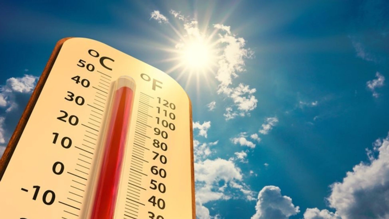 UAE Faces Rising Temperatures and Dusty Winds on Monday