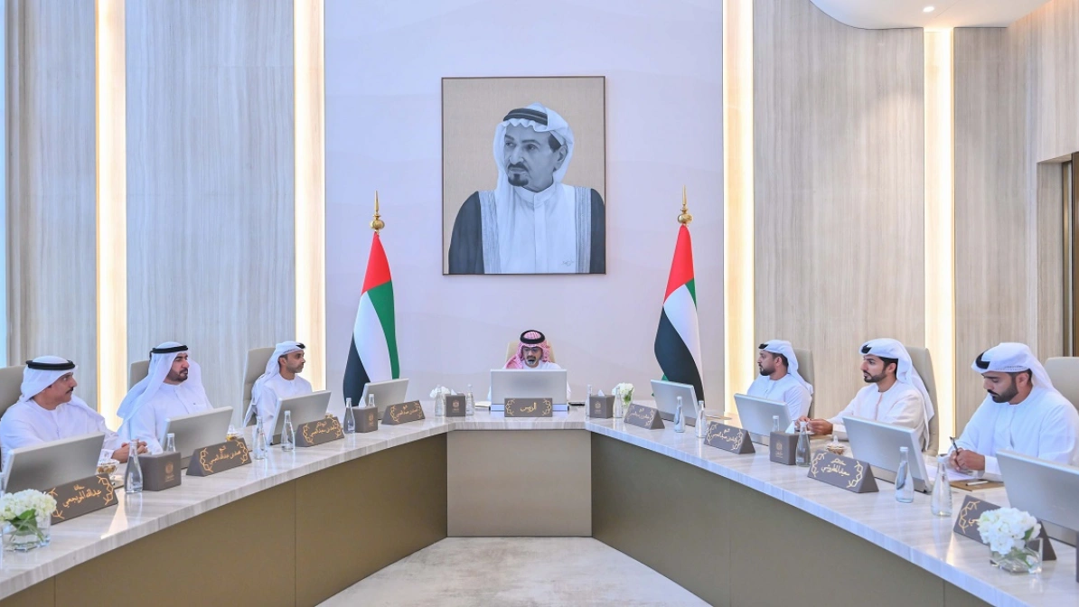حكومة عجمان تعتمد دواماً مرناً في الصيف: عمل عن بُعد 100% يوم الجمعة وتقليص ساعات الدوام حتى أغسطس 2025