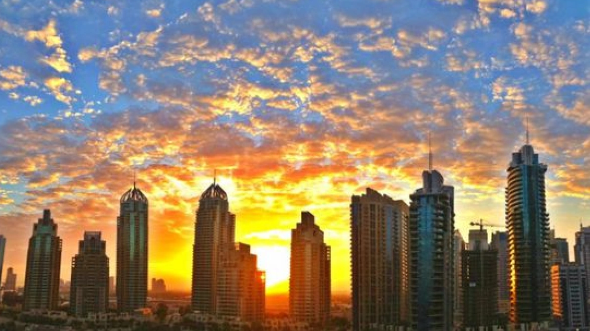 أجواء مشمسة وحرارة مرتفعة في الإمارات اليوم