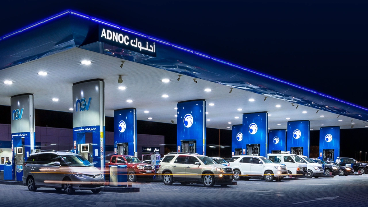 الإمارات تعلن أسعار الوقود لشهر أغسطس 2025: ارتفاع في الديزل وتراجع طفيف في البنزين