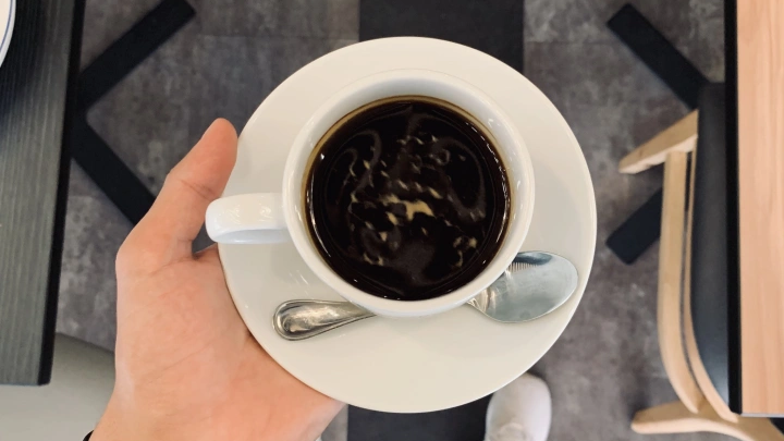 آثار شرب القهوة على معدة فارغة