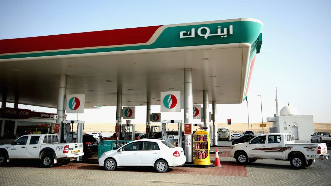 أسعار الوقود في الإمارات تتراجع لشهر نوفمبر